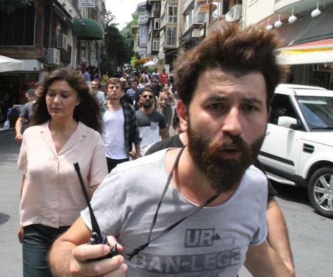 Məşhur aktrisa restoranda sevgilisi ilə dalaşdı   - Stəkanı çırpdı 