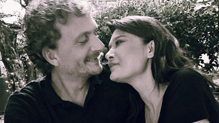 Məşhur aktrisa restoranda sevgilisi ilə dalaşdı   - Stəkanı çırpdı 