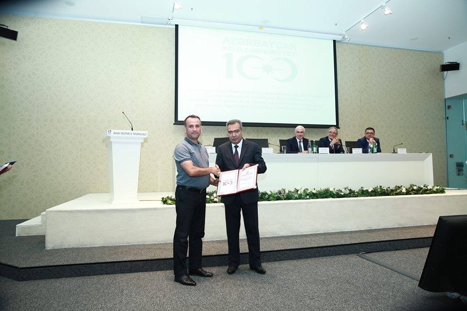 Nazirlik 85 jurnalisti mükafatlandırdı -  Qaliblər sırasında Unikalda var (FOTOLAR)