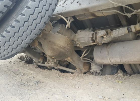 Sumqayıtda yüklə dolu KamAZ aşdı -  FOTOLAR