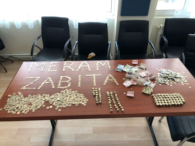 Dilənçinin üzərindən 300 minə yaxın qəpik pul çıxdı -  FOTO-VİDEO