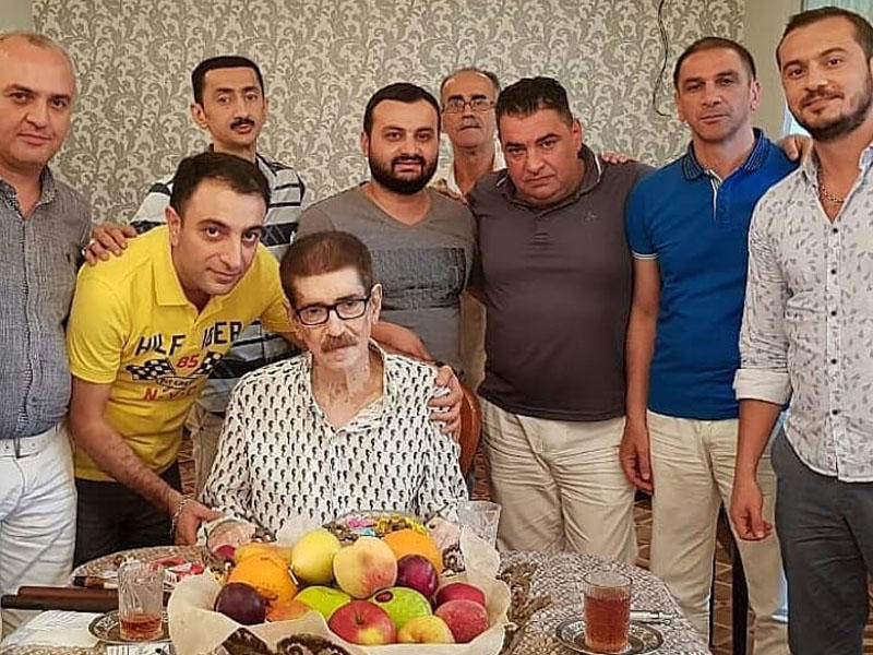 Ağır xəstəlikdən əziyyət çəkən sənətkarın   ÜRƏKDAÄžLAYAN FOTOları