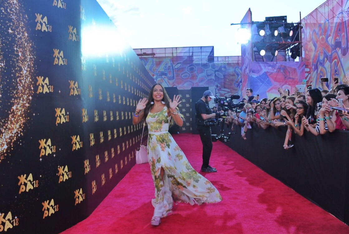 Jara-2018-də qırmızı xalı üzərinə kimlər çıxdı - FOTOLAR