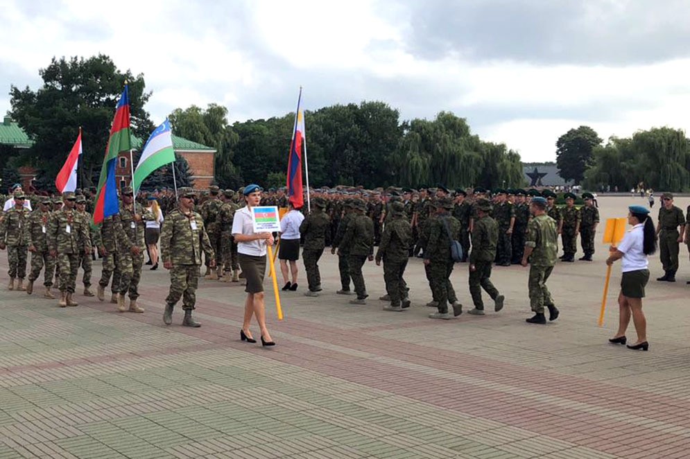 Hərbçilərimiz Snayper həddi müsabiqəsinin açılış mərasimində  - FOTO