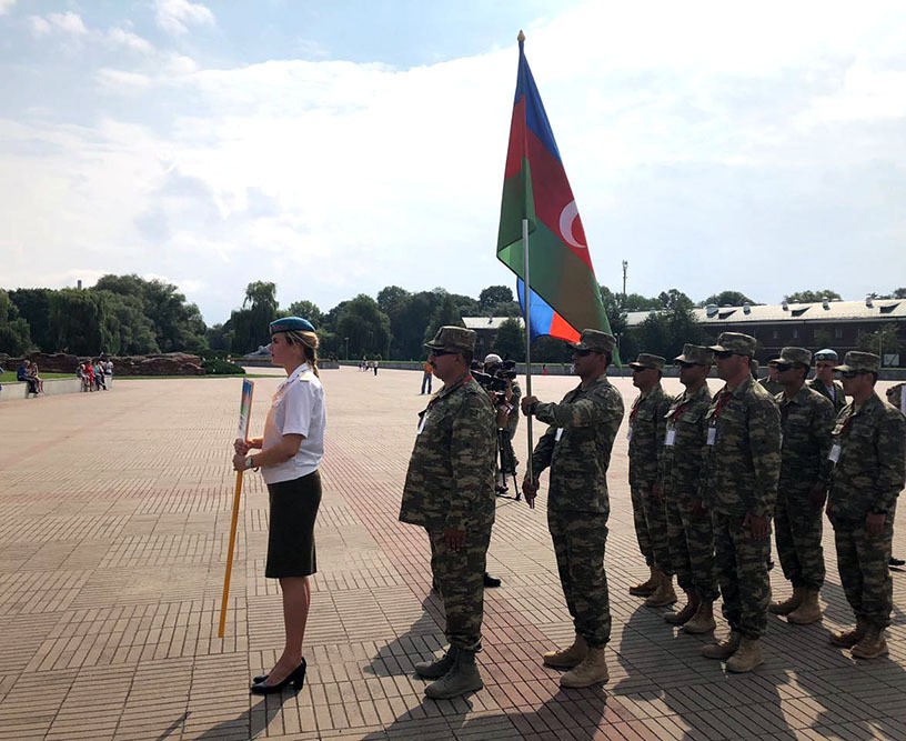 Hərbçilərimiz Snayper həddi müsabiqəsinin açılış mərasimində  - FOTO