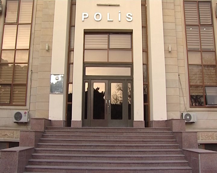 Bakıda qadını daşla vurub, sırğalarını apardı -  FOTOLAR
