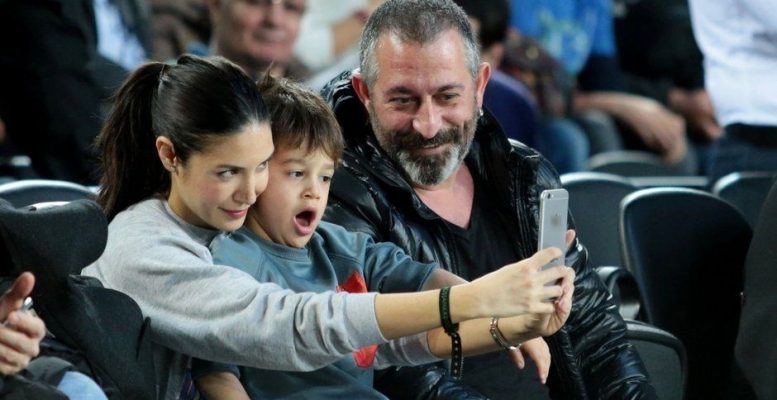 Məşhur aktyor oğlunun ad gününə keçmiş həyat yoldaşı və yeni sevgilisini çağırdı  - Mübahisə düşdü - FOTO