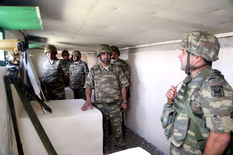 Zakir Həsənov cəbhədə düşməni belə izlədi -  FOTOLAR