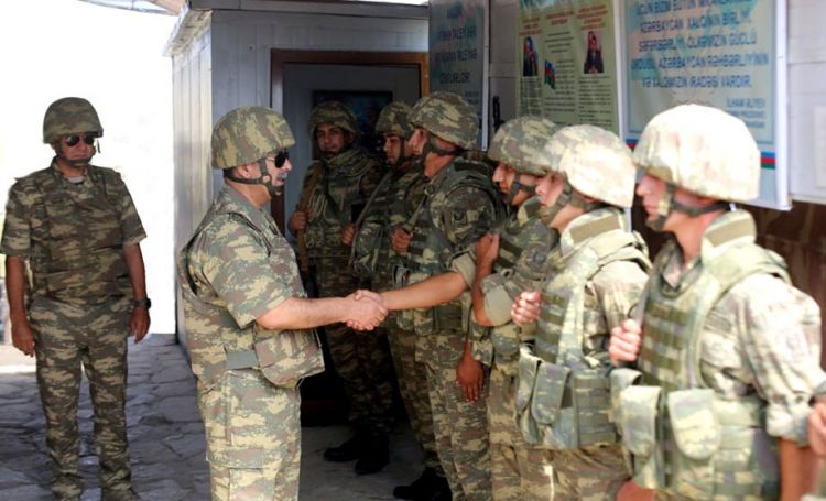 Zakir Həsənov cəbhədə düşməni belə izlədi -  FOTOLAR