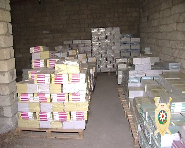 Bakıda pirat dərslik və test topluları hazırlayan dəstə tutuldu -  FOTOLAR