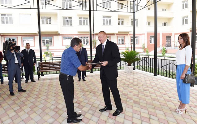 Prezident və xanımı Lökbatanda əlil və şəhid ailələri ilə görüşdü    - FOTO (YENİLƏNİB-2) 