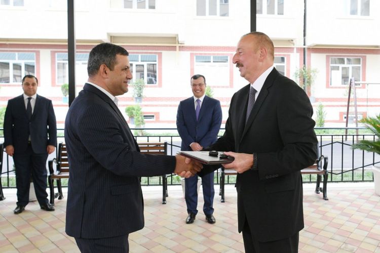 Prezident və xanımı Lökbatanda əlil və şəhid ailələri ilə görüşdü    - FOTO (YENİLƏNİB-2) 