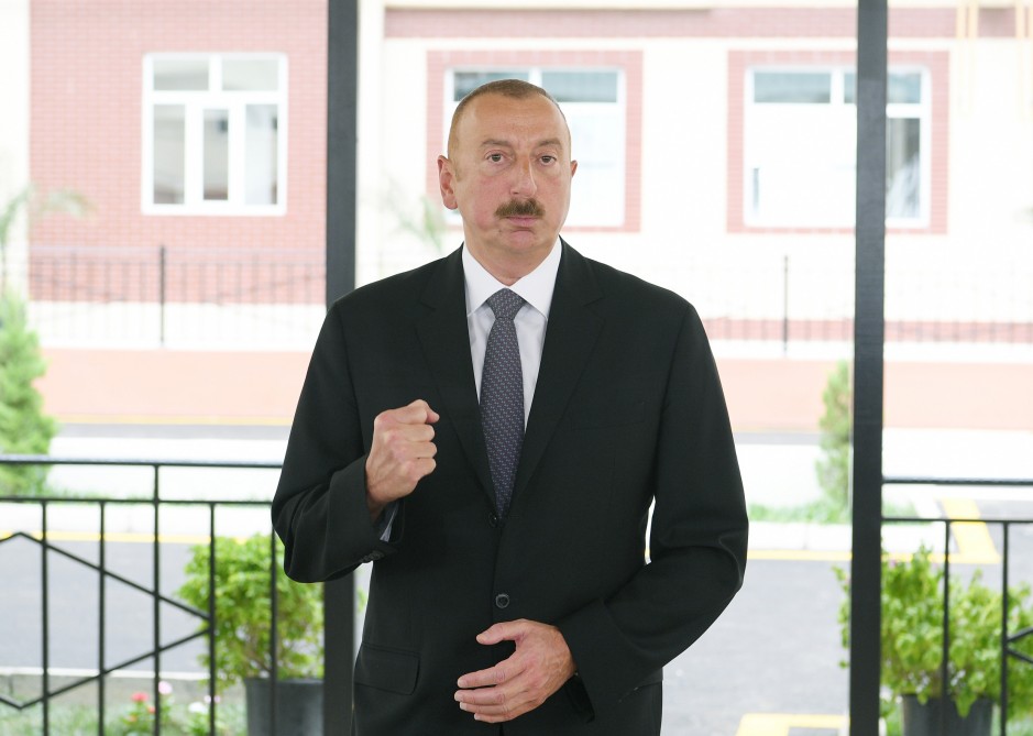 Prezident və xanımı Lökbatanda əlil və şəhid ailələri ilə görüşdü    - FOTO (YENİLƏNİB-2) 