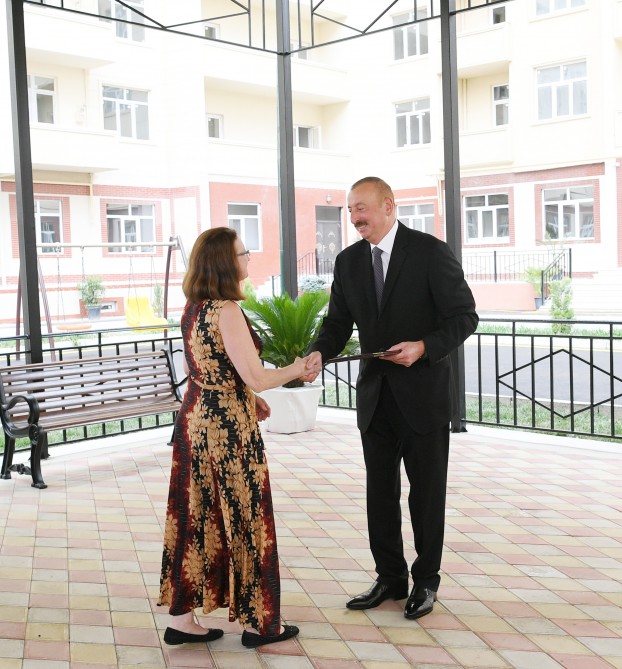 Prezident və xanımı Lökbatanda əlil və şəhid ailələri ilə görüşdü    - FOTO (YENİLƏNİB-2) 