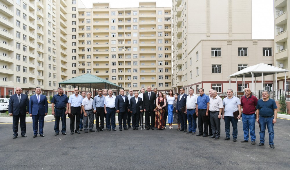 Prezident və xanımı Lökbatanda əlil və şəhid ailələri ilə görüşdü    - FOTO (YENİLƏNİB-2) 