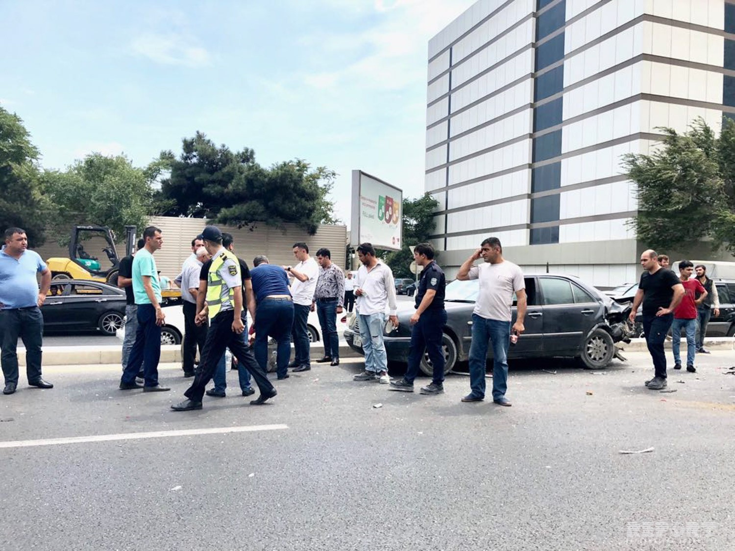 Bakıda prospektdə yol qəzası olub 