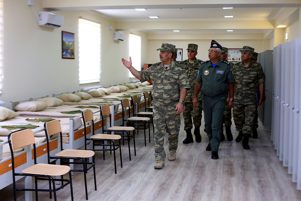 Nazir hərbi hissənin açılışında -  əsgərlərlə nahar etdi