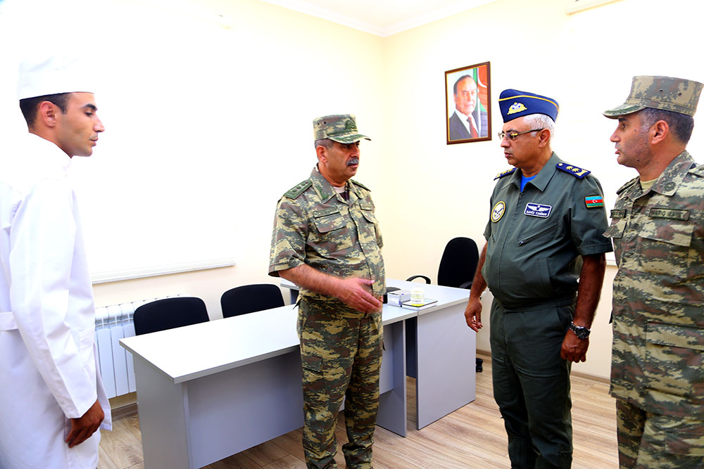 Nazir hərbi hissənin açılışında -  əsgərlərlə nahar etdi