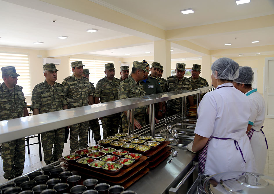 Nazir hərbi hissənin açılışında -  əsgərlərlə nahar etdi