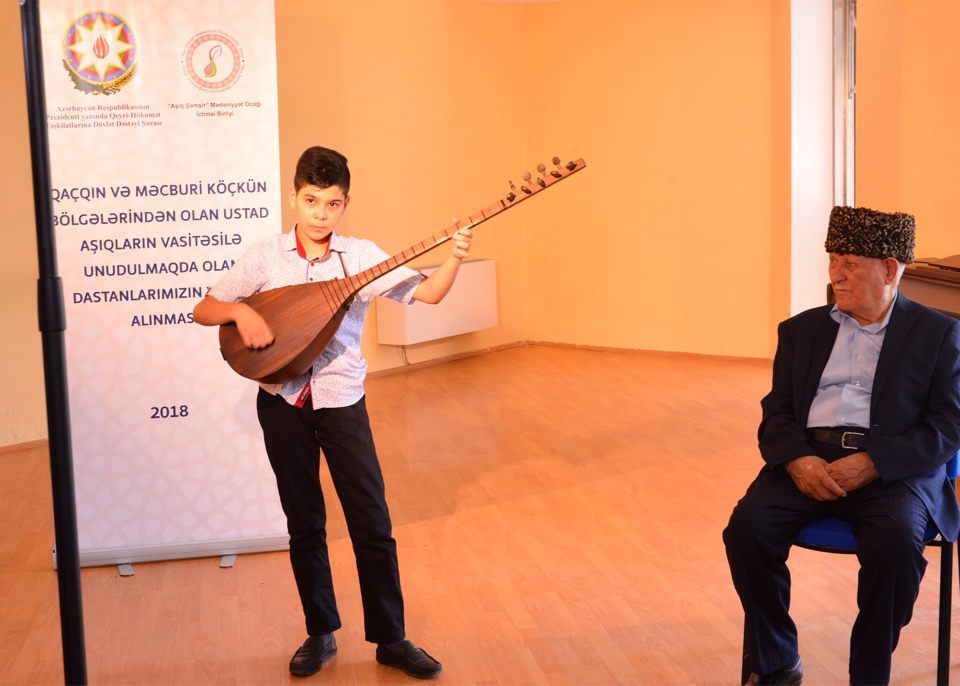 Qaçqın və məcburi köçkün bölgələrindən olan ustad aşıqlara məxsus dastançılıq ənənəsinin qorunması   - FOTO