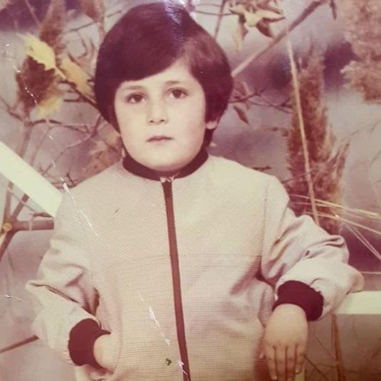 Murad uşaqlıq fotosunu paylaşdı 