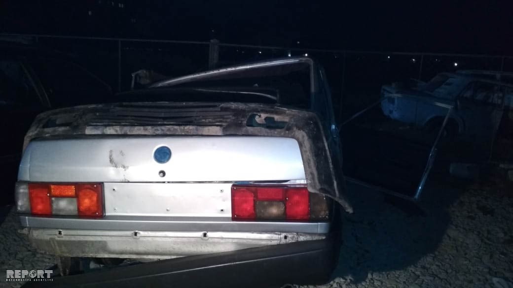 Bakıda Tofaş divara çırpıldı    - ÖLƏNLƏR VAR (FOTO)