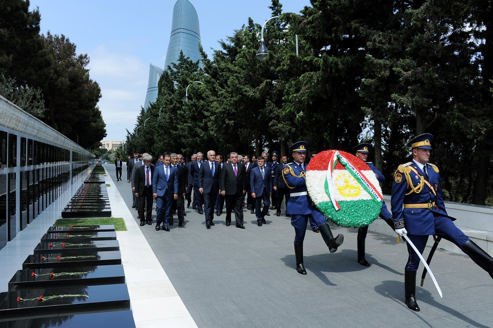Rəhmon Fəxri və Şəhidlər xiyabanlarını ziyarət etdi  - YENİLƏNİB - FOTOLAR