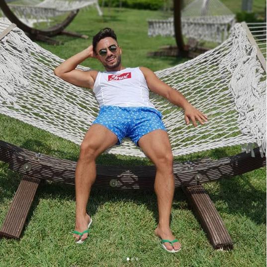 Kərimin bu fotoları da tənqid olundu:  ... sənə yaraşmaz