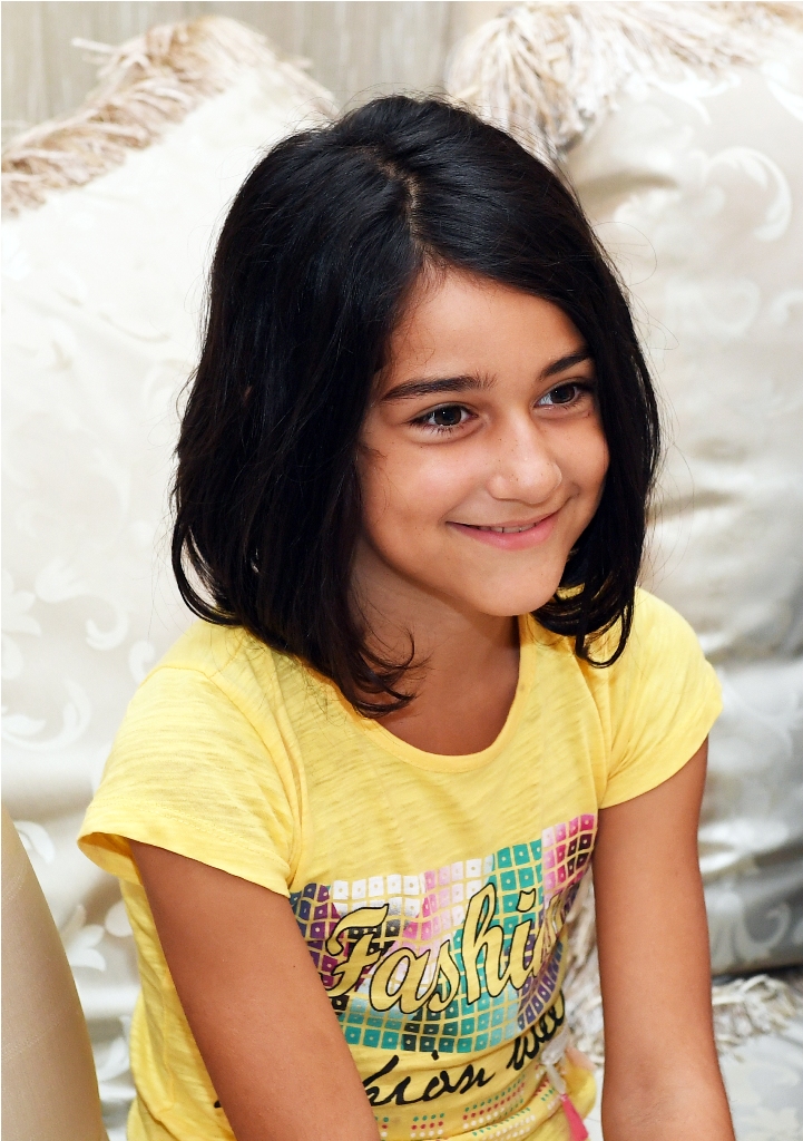 General at çapan 9 yaşlı qızla görüşdü -  FOTO-VİDEO