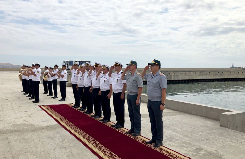 Xarici dövlətlərin hərbi gəmiləri Bakı limanını   TƏRK ETDİ - FOTO