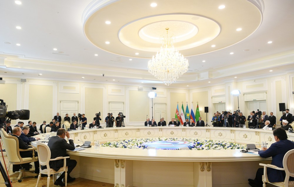 Zirvə toplantısından     FOTOLAR