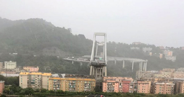 İtaliyada avtomobil körpüsü uçdu -  Ölən və yaralılar var FOTO-VİDEO