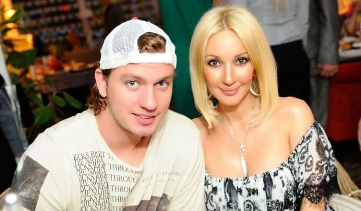 47 yaşlı aparıcı ana oldu -  FOTO