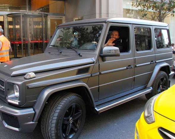 Xanımına 1,5 milyona maşın aldı -  FOTO