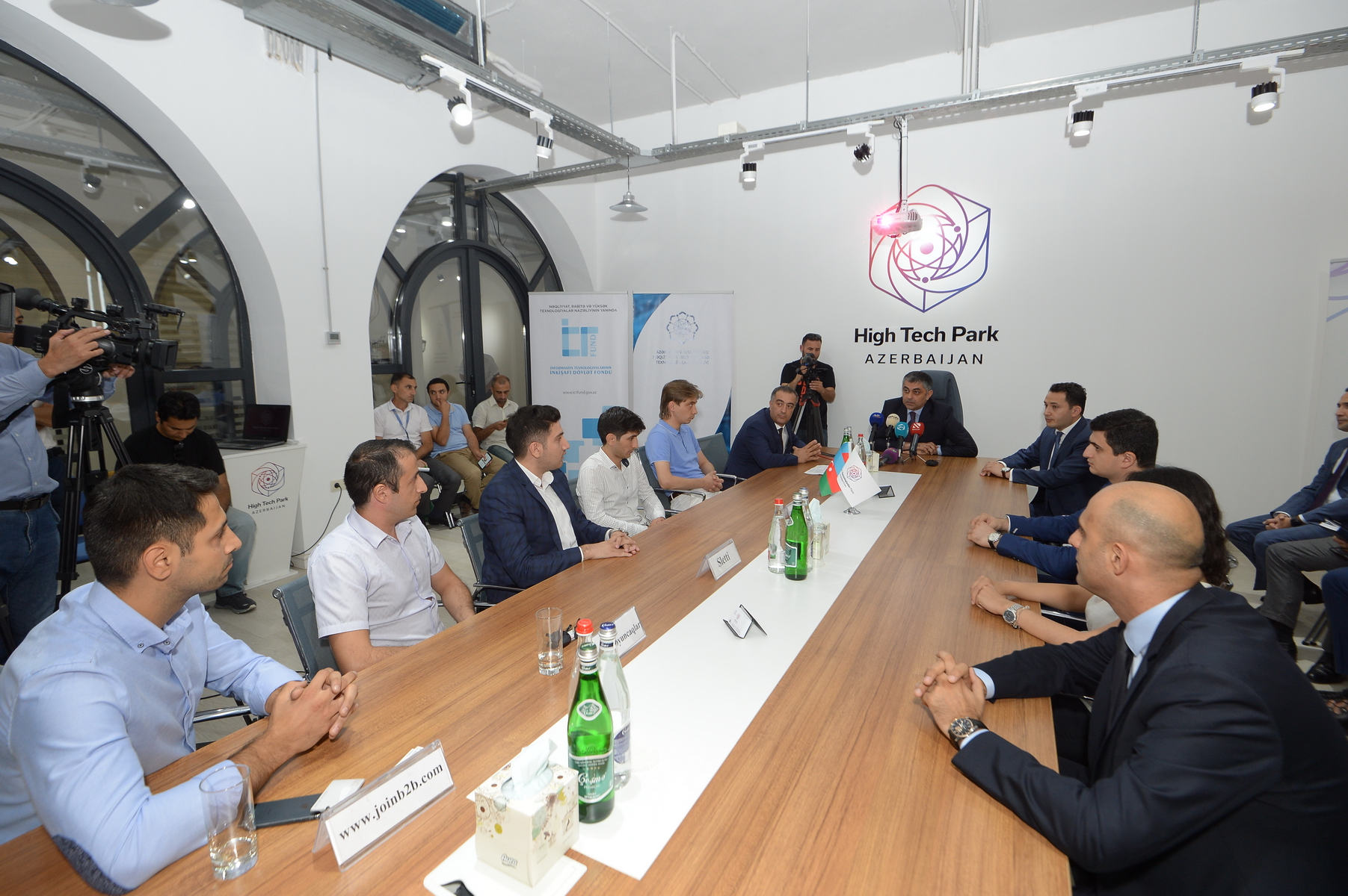 Ramin Quluzadə startapçılara qrantlarını təqdim etdi  - FOTOLAR