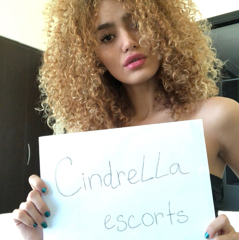 Azərbaycanlı model bakirəliyini yüz minə satışa çıxardı: anasına ev alacaq - VİDEO + FOTO