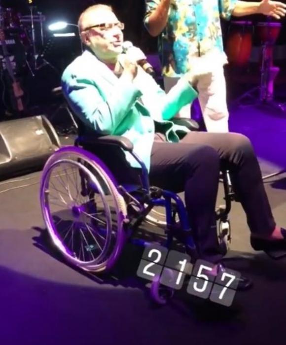 Mehmet Ali Erbil əlil arabasında    - FOTOLAR