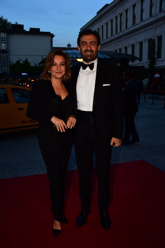 Məşhur aparıcı ərindən boşandı  - FOTO 