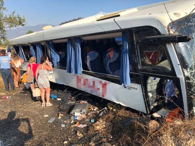 Sərnişin avtobusu YOLDAN ÇIXDI -  25 nəfər yaralandı (FOTOLAR)