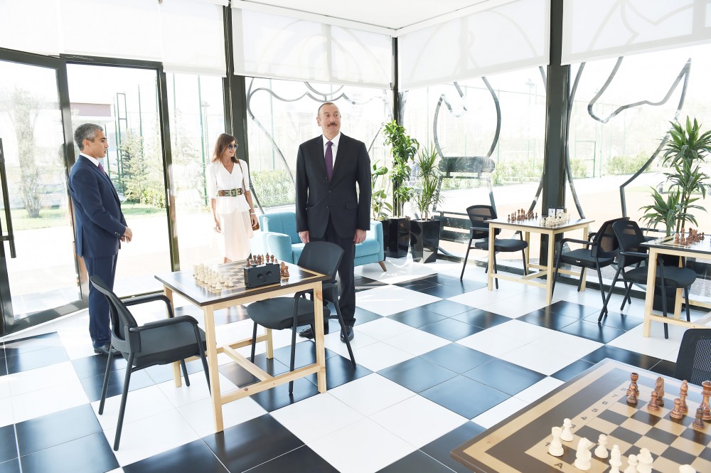 İlham Əliyev və xanımı park kompleksində    - FOTOLAR (YENİLƏNİB)