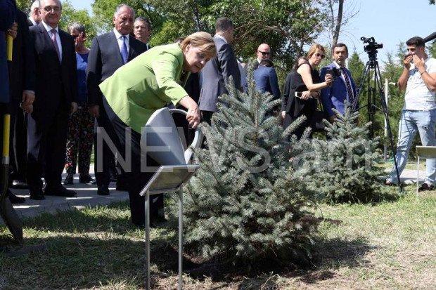 Merkel qondarma erməni soyqırımı abidəsini ziyarət etdi    - FOTOLAR