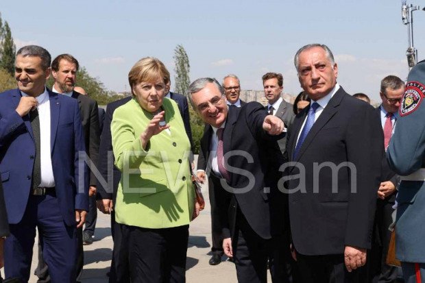 Merkel qondarma erməni soyqırımı abidəsini ziyarət etdi    - FOTOLAR