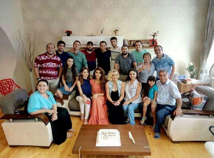 Toppuş bacı əməliyyatdan sonra efirə qayıtdı   - VİDEO