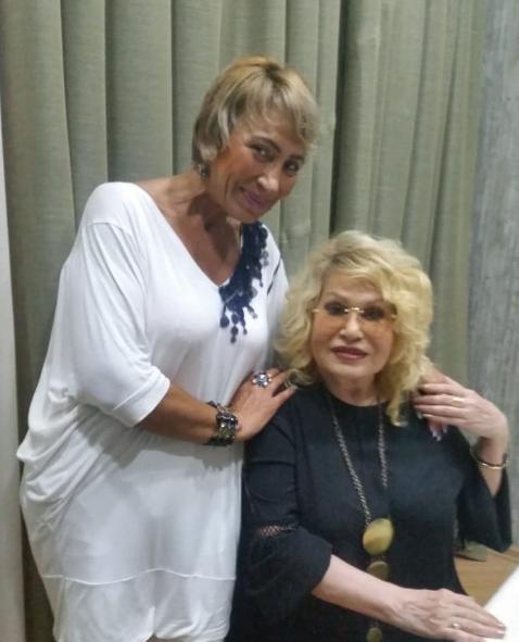 57 yaşlı əməkdar artistin alt paltarı göründü -  FOTOLAR