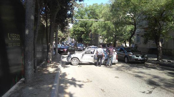 Bakıda qəza: tıxac yarandı - FOTOLAR