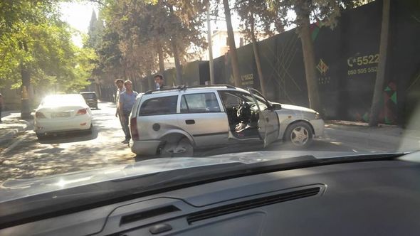 Bakıda qəza: tıxac yarandı - FOTOLAR