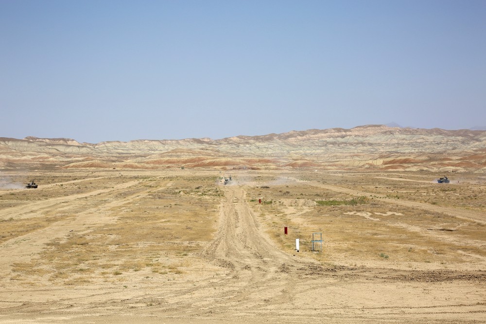 Həyəcan siqnalı verildi: SU-25- lər havaya qaldırıldı - FOTOLAR