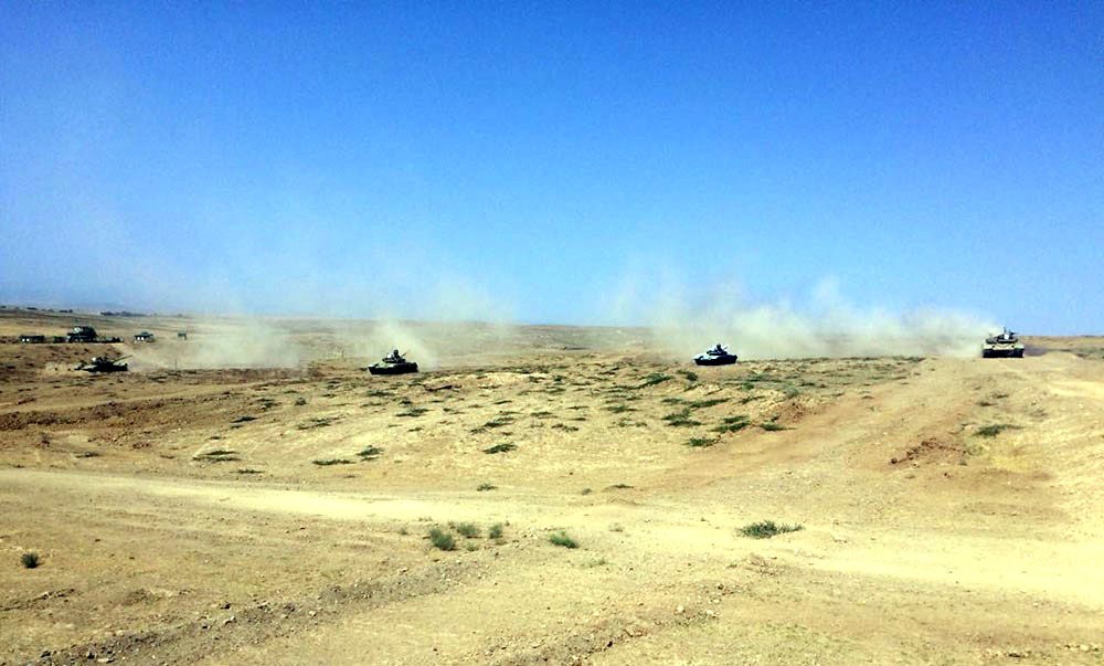 Tank bölmələri intensiv döyüş hazırlığına başladı - FOTO