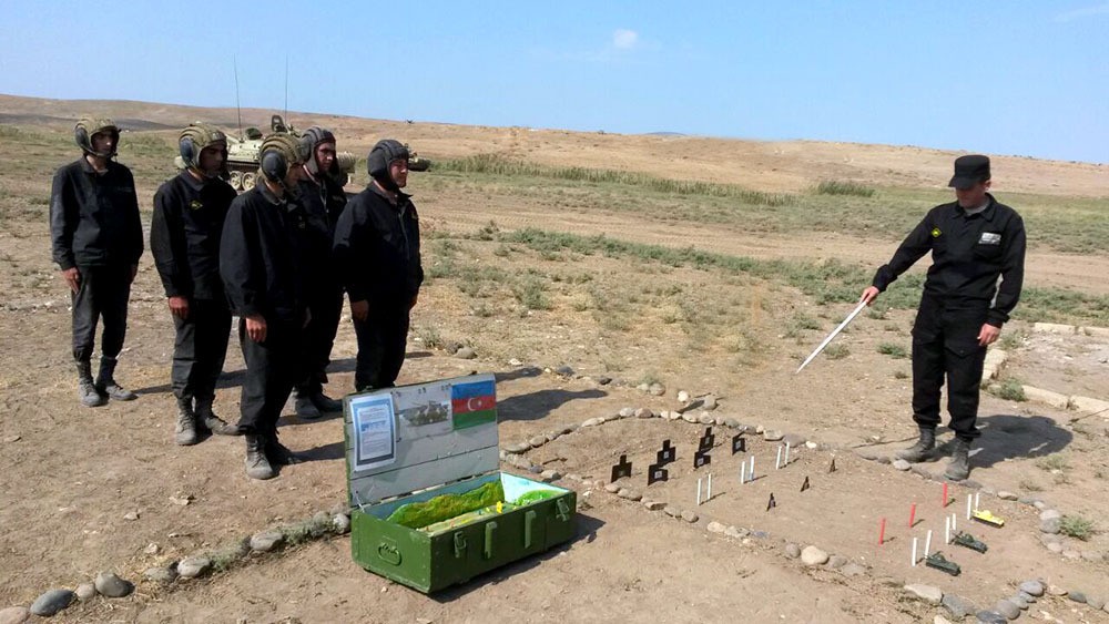 Tank bölmələri intensiv döyüş hazırlığına başladı - FOTO