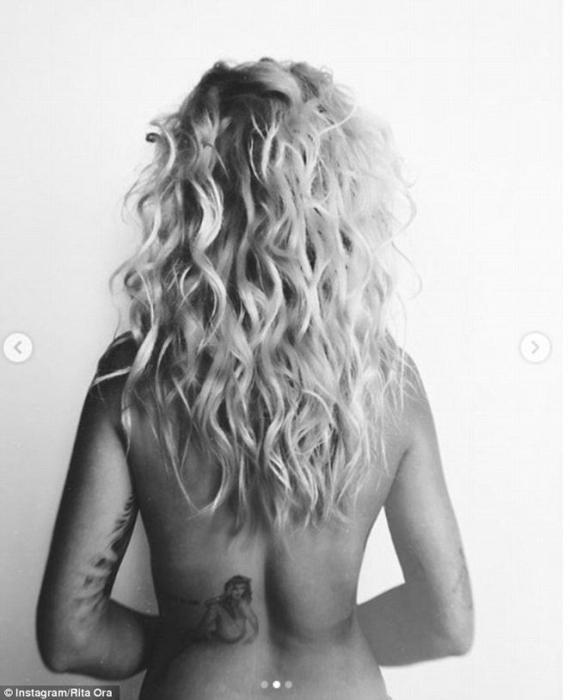 Rita çılpaq fotolarını paylaşdı  - FOTOLAR